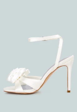 CHAUMET White Rose Bow Embellished Sandals -Rag & Co CHAUMETWhiteRoseBowEmbellishedSandals RCSH3434White 3 1b68f462 57b3 4c63 af07 963439c69952